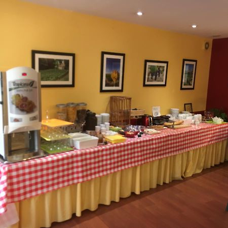 Logis Hotel-Restaurant Le Chene Vert Saint-Pourçain-sur-Sioule Εξωτερικό φωτογραφία