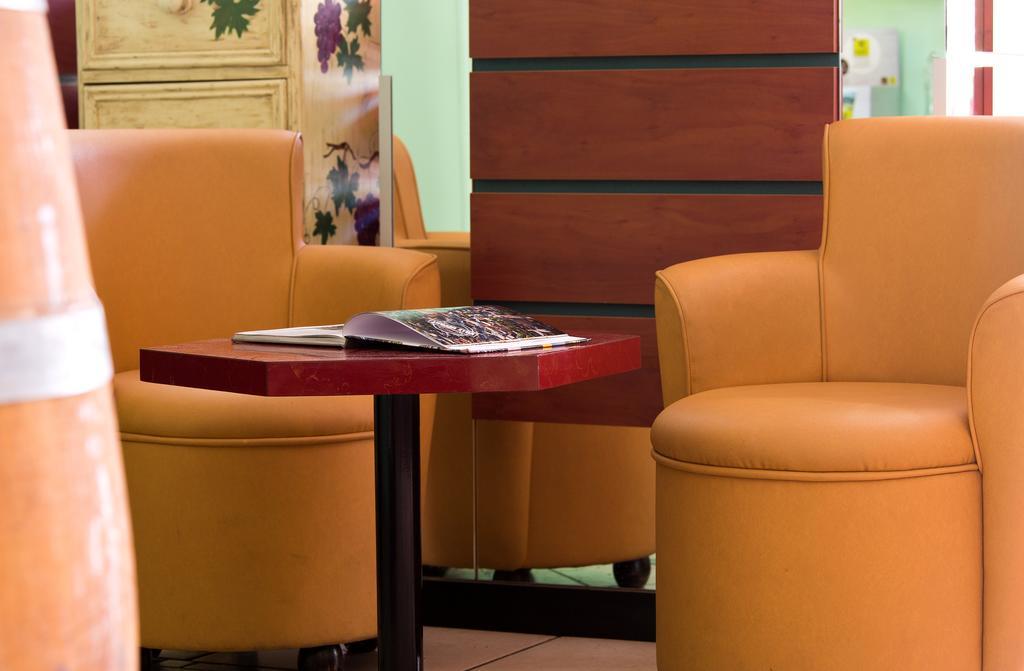 Logis Hotel-Restaurant Le Chene Vert Saint-Pourçain-sur-Sioule Εξωτερικό φωτογραφία