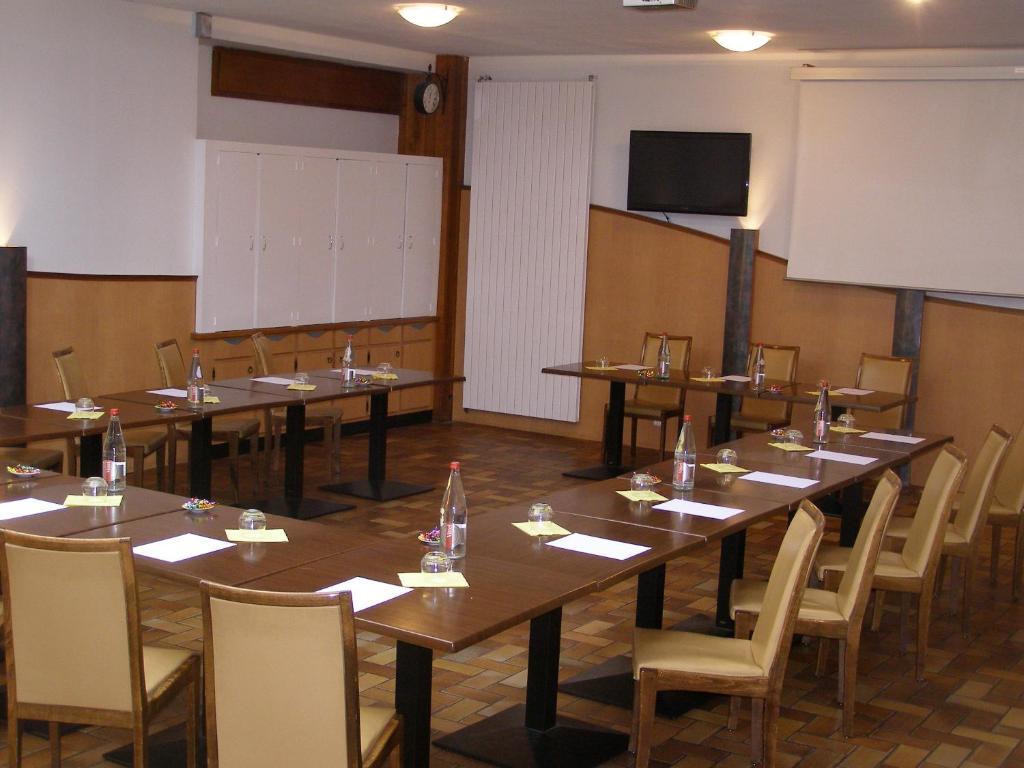 Logis Hotel-Restaurant Le Chene Vert Saint-Pourçain-sur-Sioule Εξωτερικό φωτογραφία