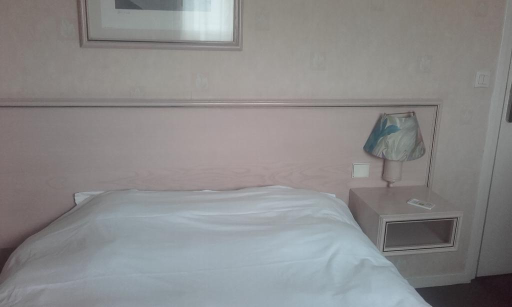 Logis Hotel-Restaurant Le Chene Vert Saint-Pourçain-sur-Sioule Εξωτερικό φωτογραφία