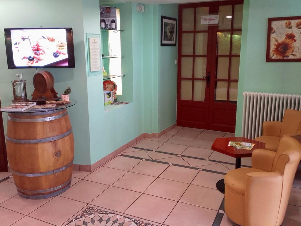 Logis Hotel-Restaurant Le Chene Vert Saint-Pourçain-sur-Sioule Εξωτερικό φωτογραφία