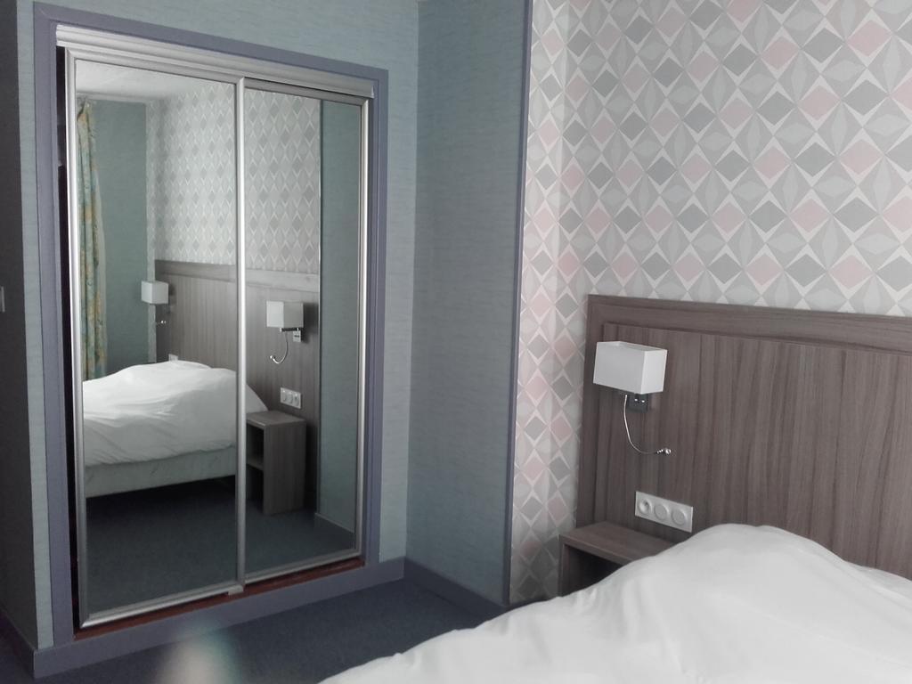 Logis Hotel-Restaurant Le Chene Vert Saint-Pourçain-sur-Sioule Εξωτερικό φωτογραφία