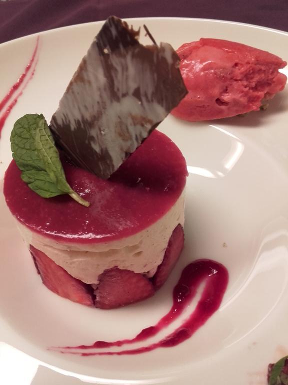 Logis Hotel-Restaurant Le Chene Vert Saint-Pourçain-sur-Sioule Εξωτερικό φωτογραφία
