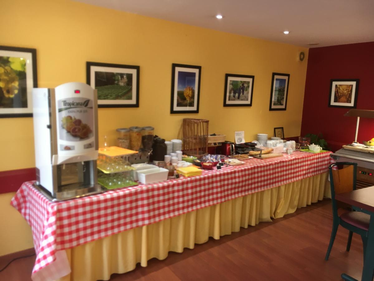 Logis Hotel-Restaurant Le Chene Vert Saint-Pourçain-sur-Sioule Εξωτερικό φωτογραφία