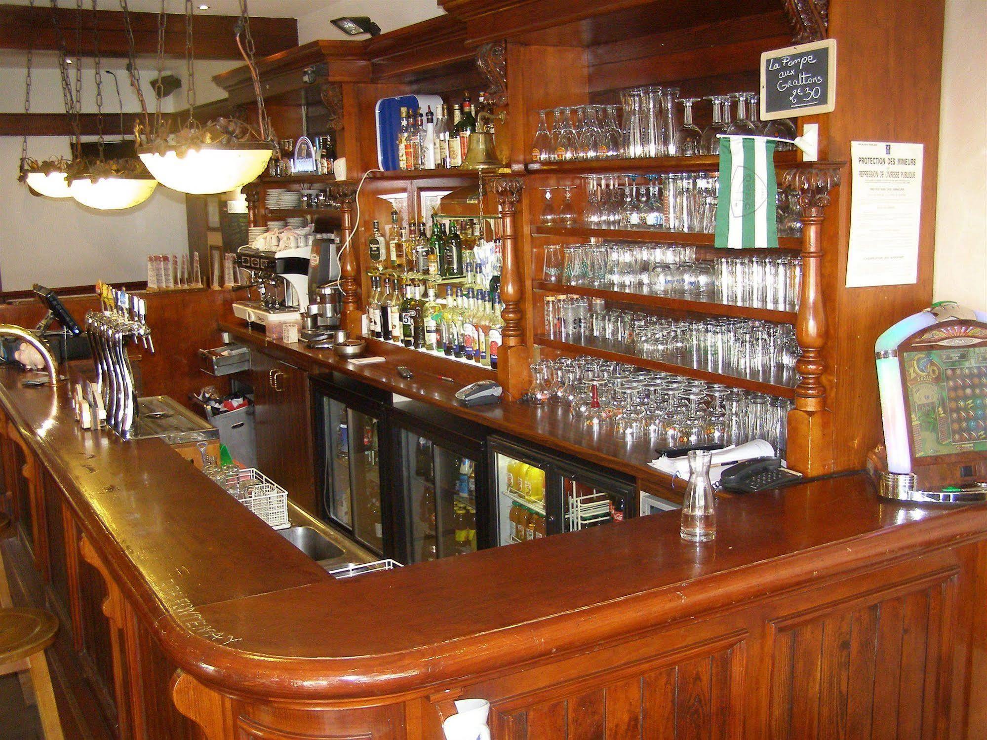 Logis Hotel-Restaurant Le Chene Vert Saint-Pourçain-sur-Sioule Εξωτερικό φωτογραφία